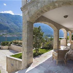 5 bedroom bayside villa with pool near Kotor, sleeps 12